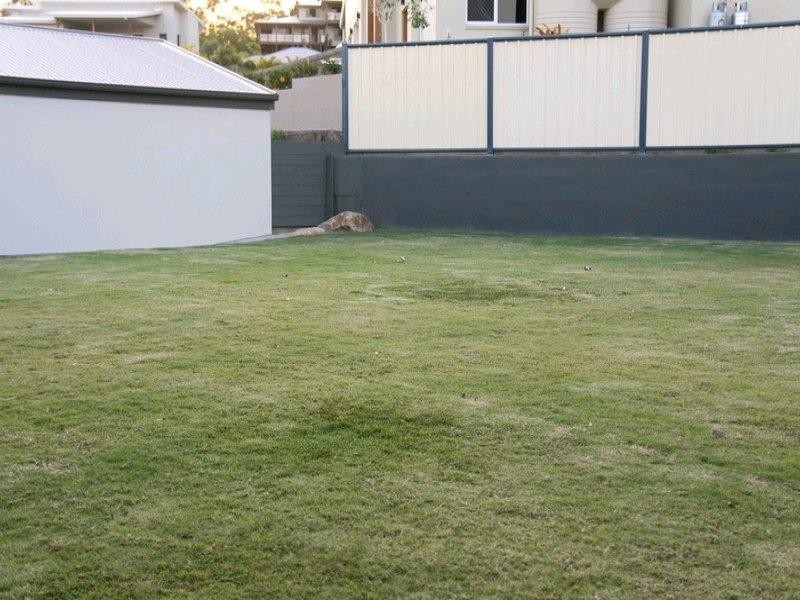 12 Lighthouse Drive, Boyne Island QLD 4680