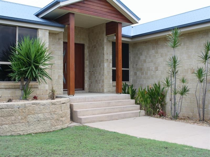 14 Stella, Boyne Island QLD 4680