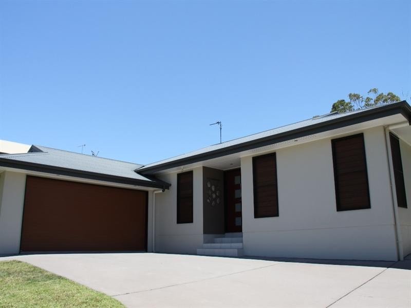 14 Lighthouse Drive, Boyne Island QLD 4680