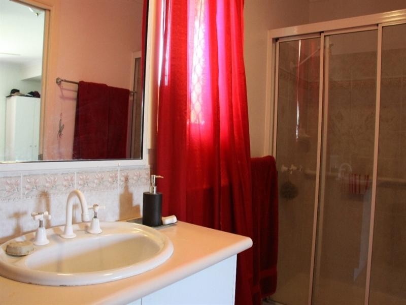 8 Silverton Drive, Tannum Sands QLD 4680