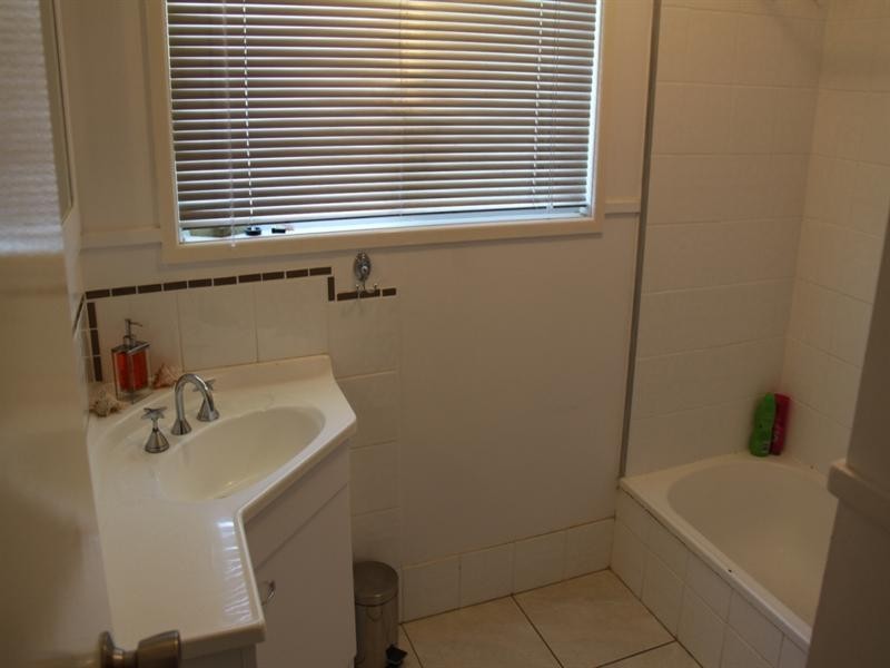 10 Sayre Crescent, Boyne Island QLD 4680