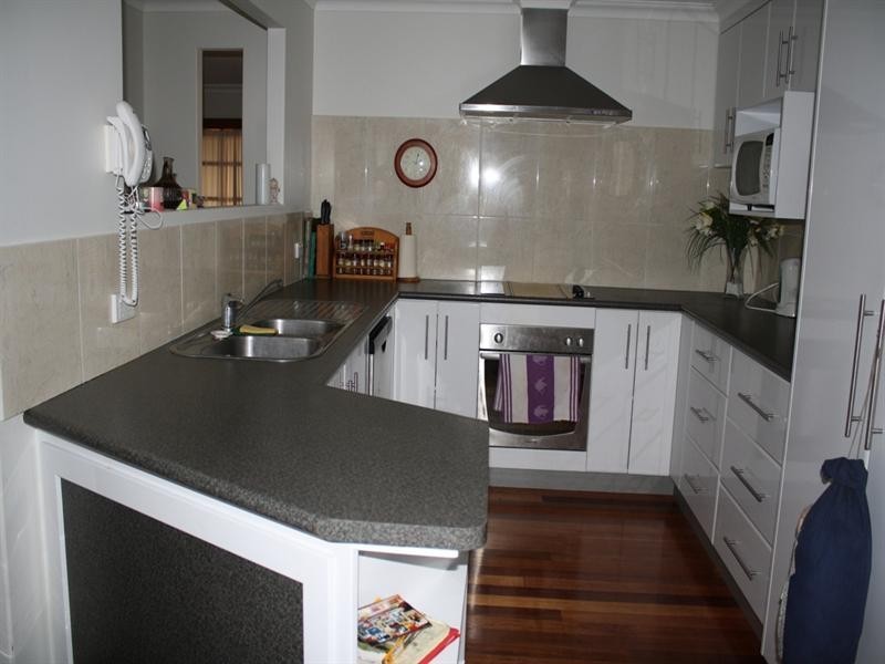 9 LIGHTHOUSE Drive, Boyne Island QLD 4680