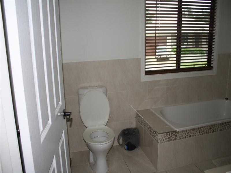 9 LIGHTHOUSE Drive, Boyne Island QLD 4680