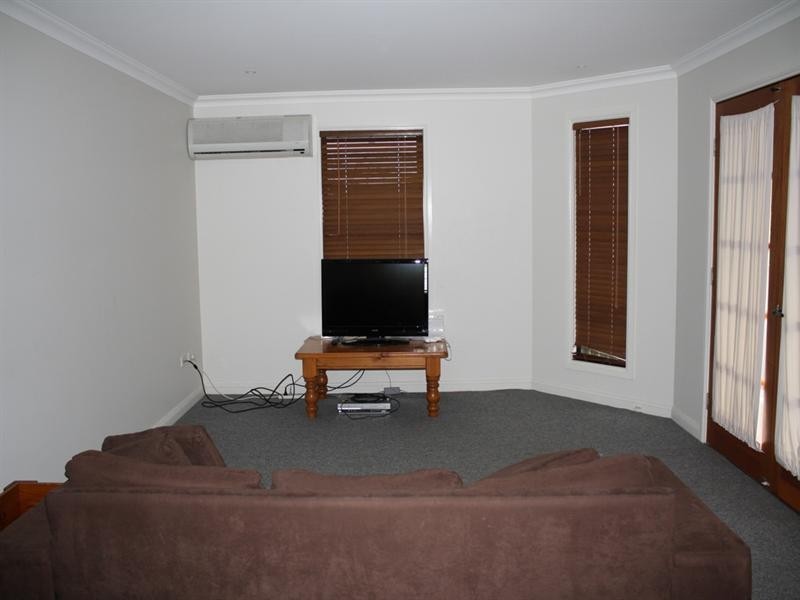 9 LIGHTHOUSE Drive, Boyne Island QLD 4680