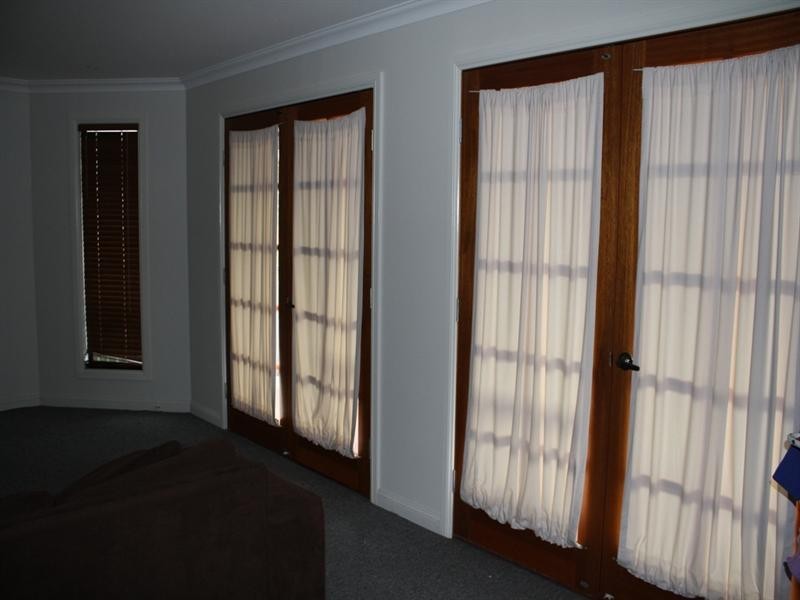 9 LIGHTHOUSE Drive, Boyne Island QLD 4680