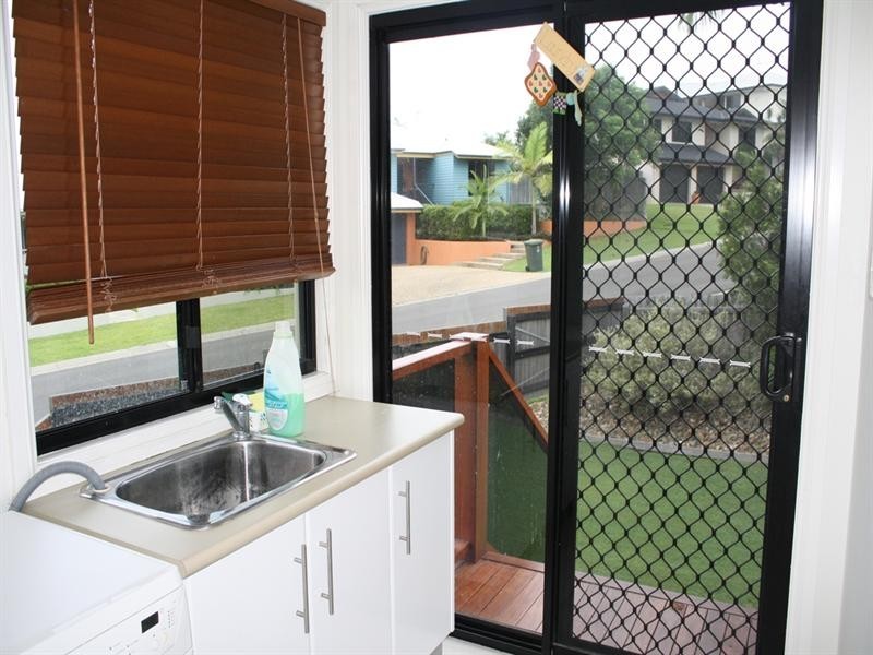 9 LIGHTHOUSE Drive, Boyne Island QLD 4680