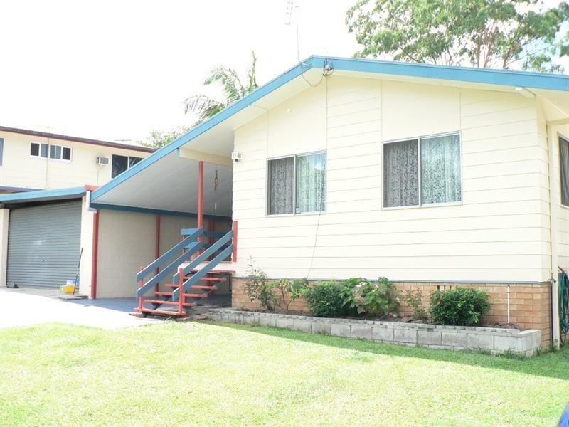 12 Hayes Avenue, Boyne Island QLD 4680