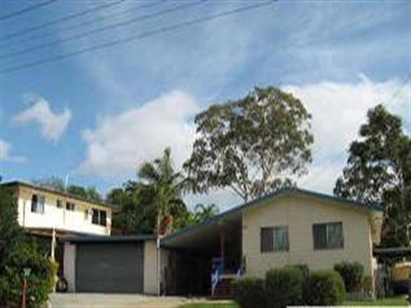 12 Hayes Avenue, Boyne Island QLD 4680