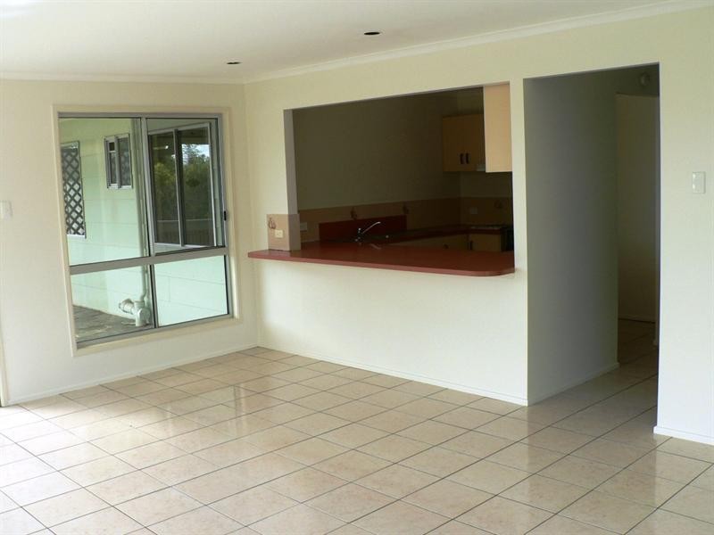 12 Crest Avenue, Boyne Island QLD 4680