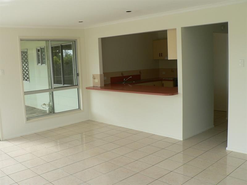 12 Crest Avenue, Boyne Island QLD 4680