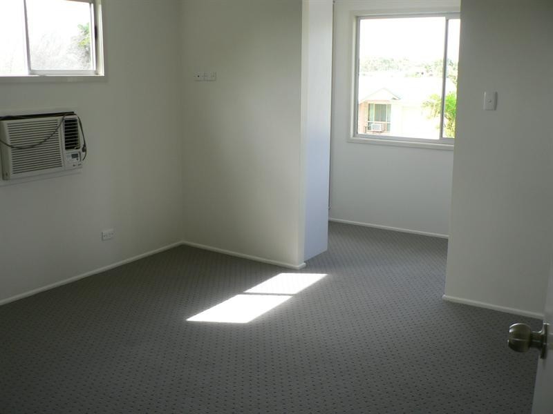 12 Crest Avenue, Boyne Island QLD 4680