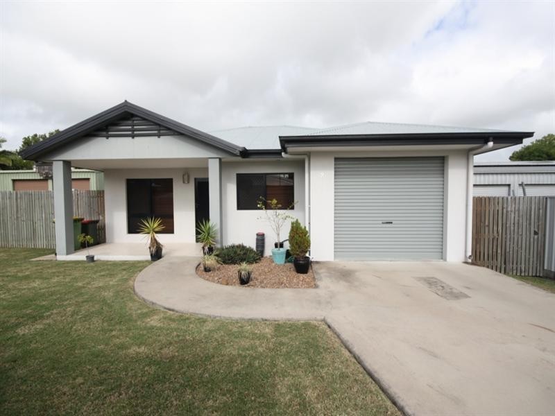 2/7 Rossiter Street, Ayr QLD 4807