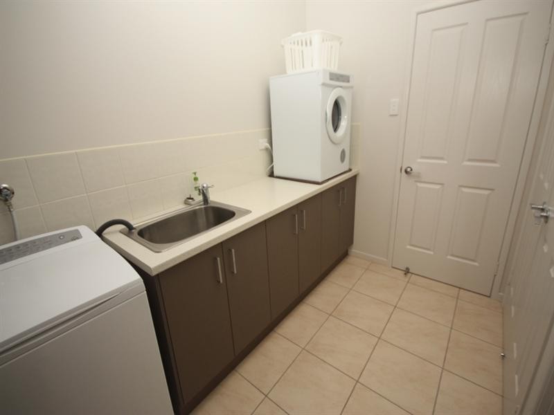 2/7 Rossiter Street, Ayr QLD 4807