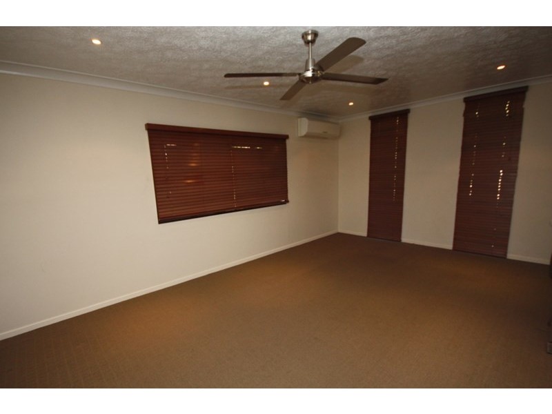 20 Tenth Street, Home Hill QLD 4806