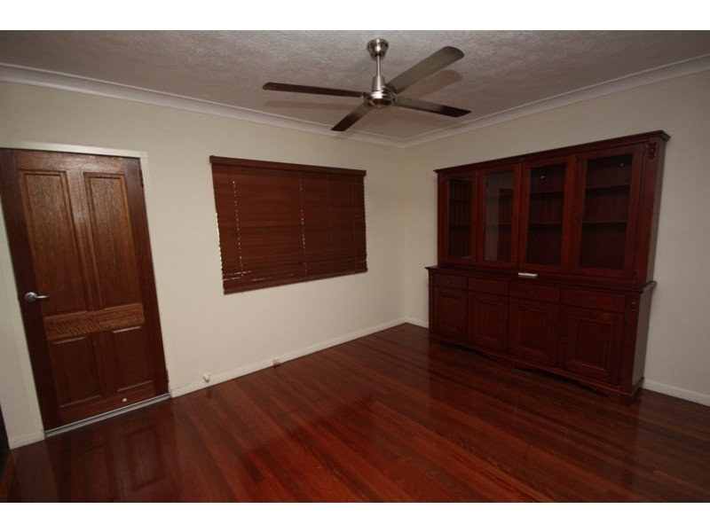 20 Tenth Street, Home Hill QLD 4806