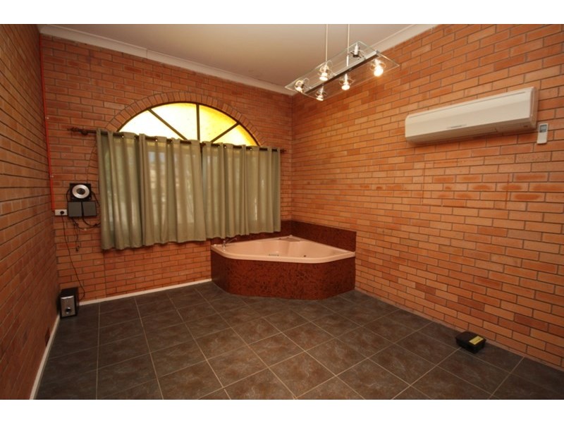 20 Tenth Street, Home Hill QLD 4806