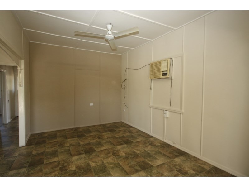 1 Eighth Street, Home Hill QLD 4806