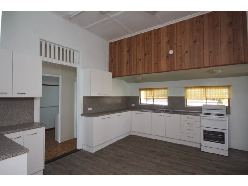 110 Tenth Avenue, Home Hill QLD 4806