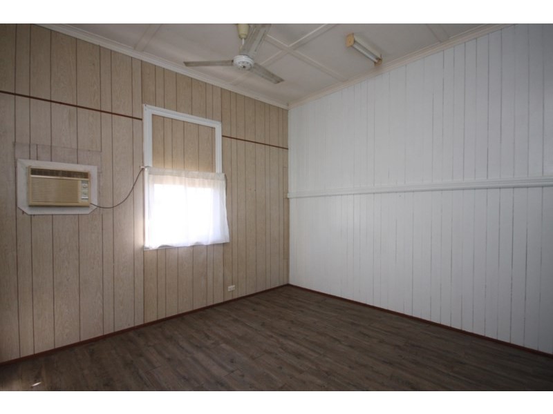 110 Tenth Avenue, Home Hill QLD 4806