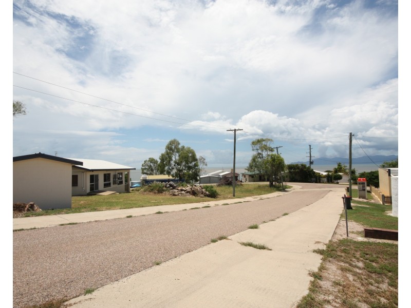 6 Kookaburra Terrace, Wunjunga QLD 4806