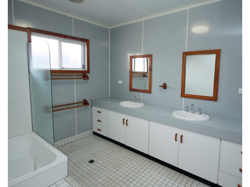 5 Vasta Road, Jarvisfield QLD 4807