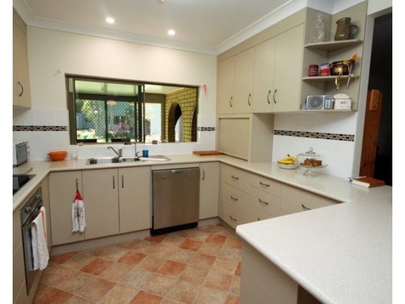 8 Hillcrest Place, Ayr QLD 4807