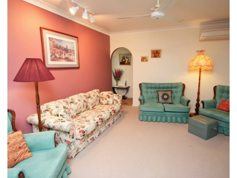 8 Hillcrest Place, Ayr QLD 4807