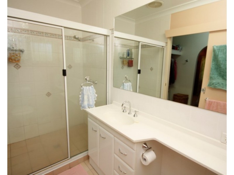 8 Hillcrest Place, Ayr QLD 4807