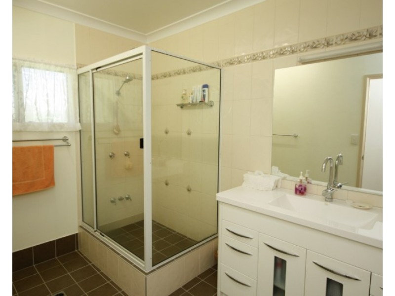 8 Hillcrest Place, Ayr QLD 4807