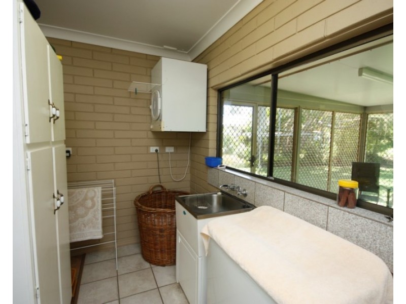 8 Hillcrest Place, Ayr QLD 4807