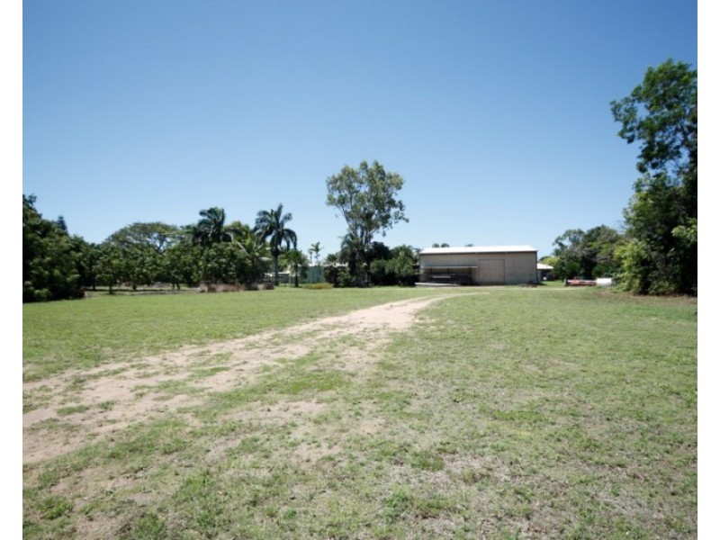 8 Hillcrest Place, Ayr QLD 4807