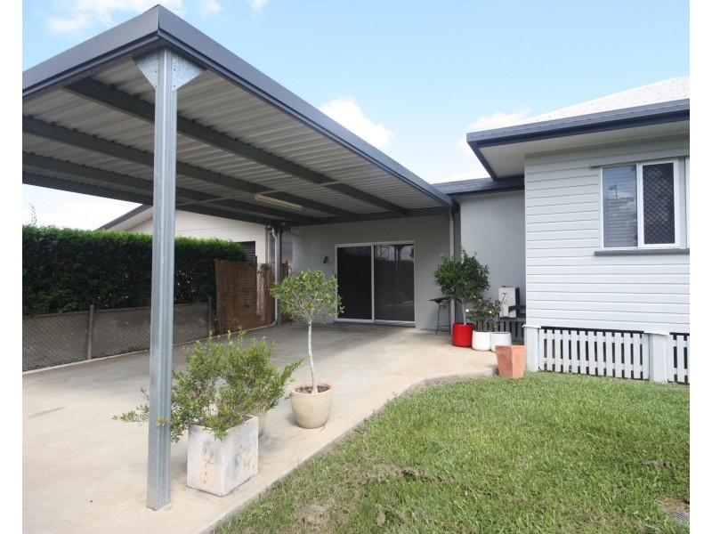 10 Nelson Street, Clare QLD 4807