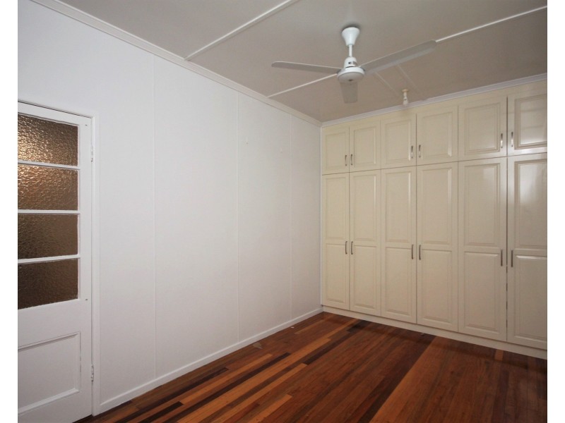 10 Nelson Street, Clare QLD 4807