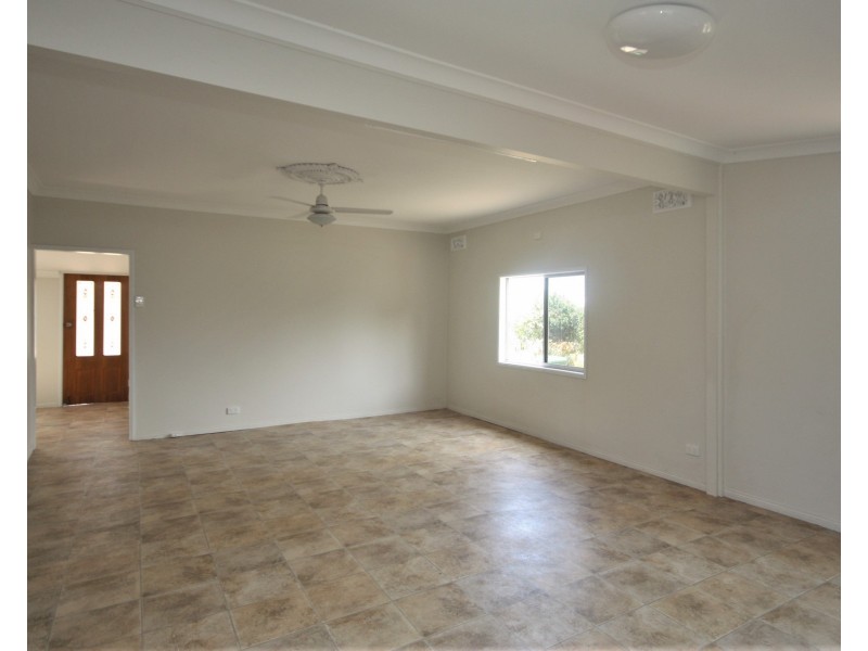 8 Eleventh Avenue, Home Hill QLD 4806