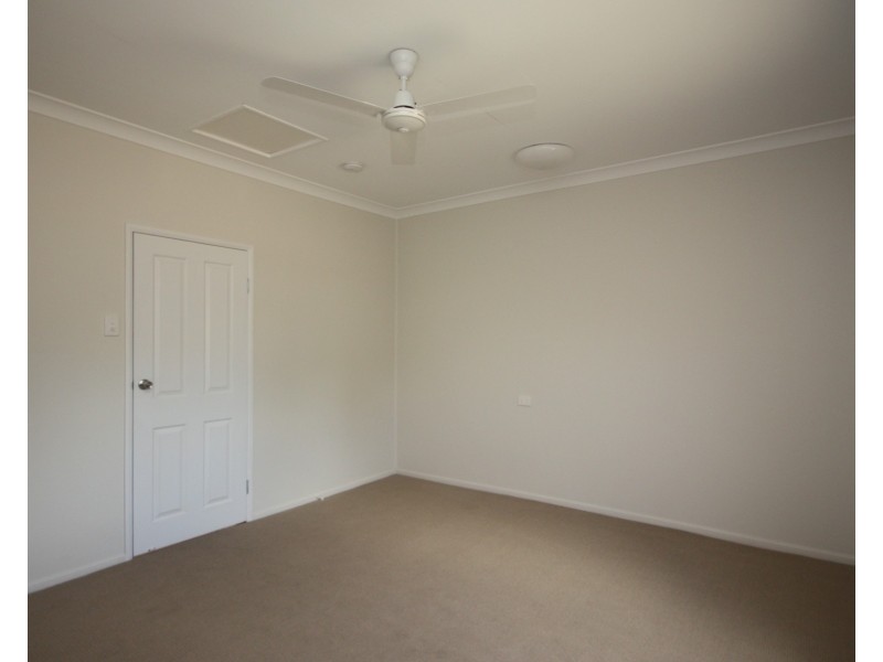 8 Eleventh Avenue, Home Hill QLD 4806