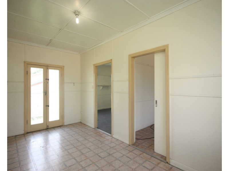 8 Dennis Street, Ayr QLD 4807