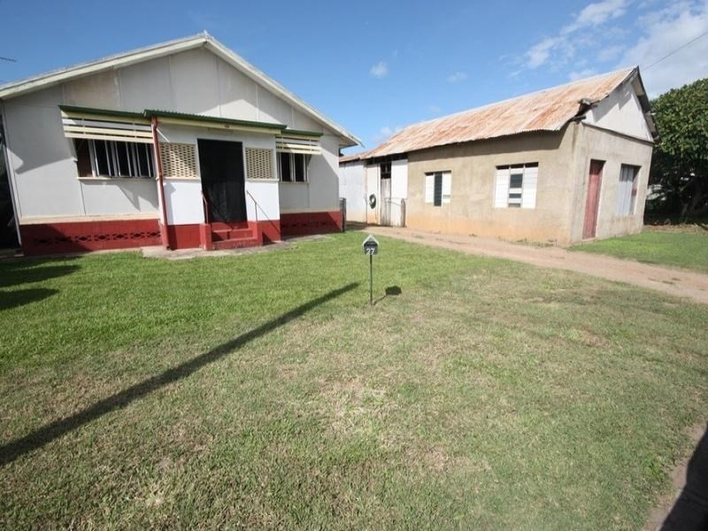 27 Tenth Avenue, Home Hill QLD 4806