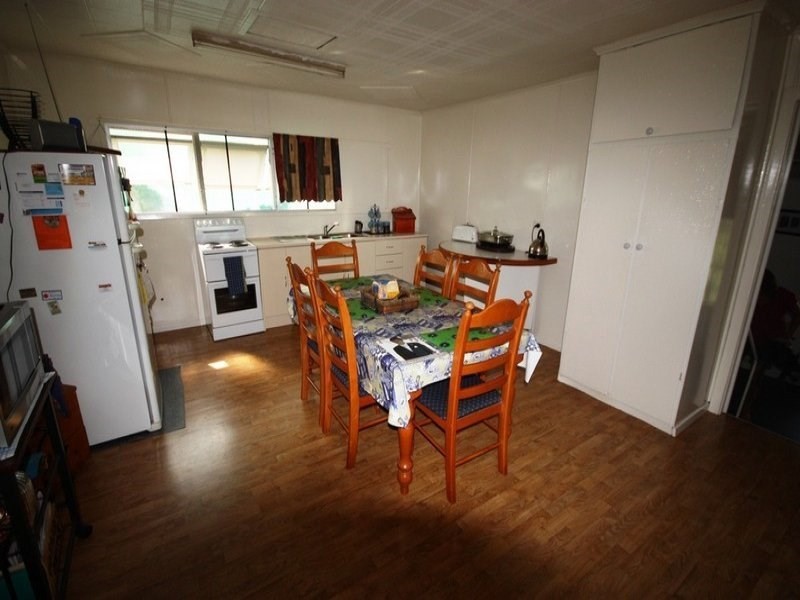 27 Tenth Avenue, Home Hill QLD 4806