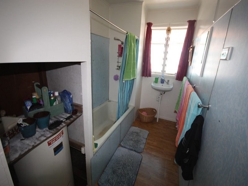 27 Tenth Avenue, Home Hill QLD 4806