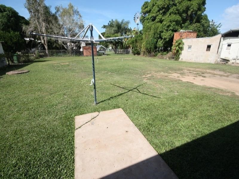 27 Tenth Avenue, Home Hill QLD 4806