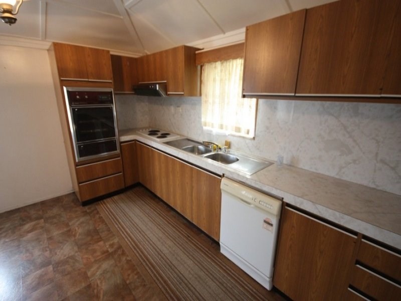 32 Eleventh Avenue, Home Hill QLD 4806