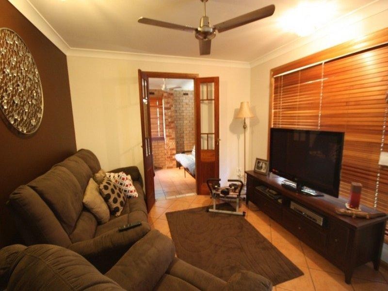 11 Seventh Avenue, Home Hill QLD 4806
