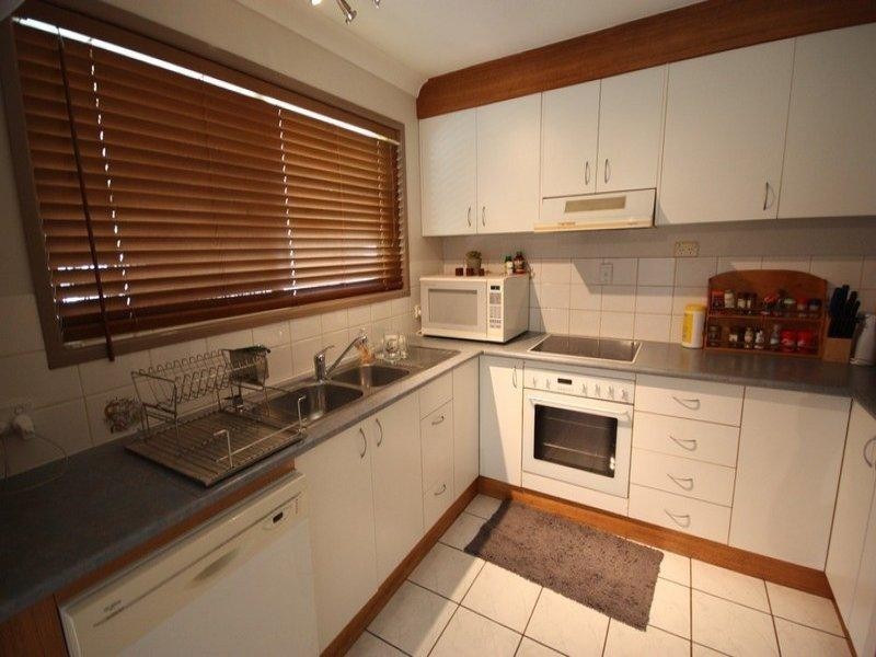 11 Seventh Avenue, Home Hill QLD 4806