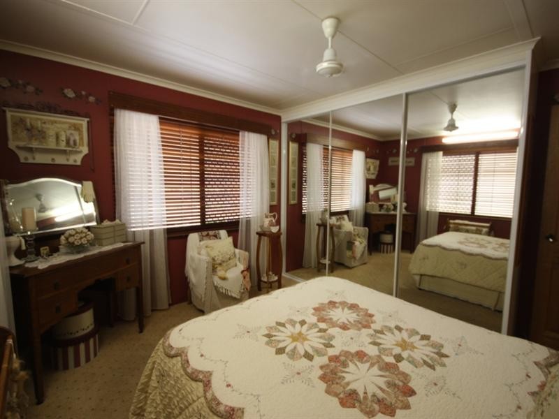 18 Moss Street, Ayr QLD 4807