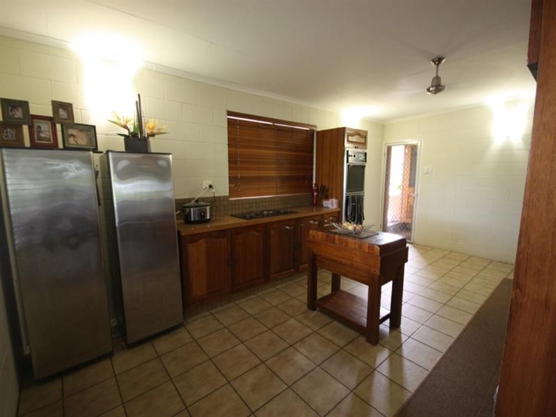 8 Castorina Drive, Mount Kelly QLD 4807