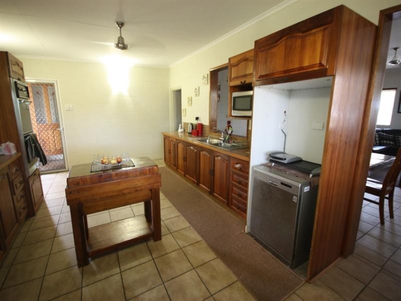 8 Castorina Drive, Mount Kelly QLD 4807