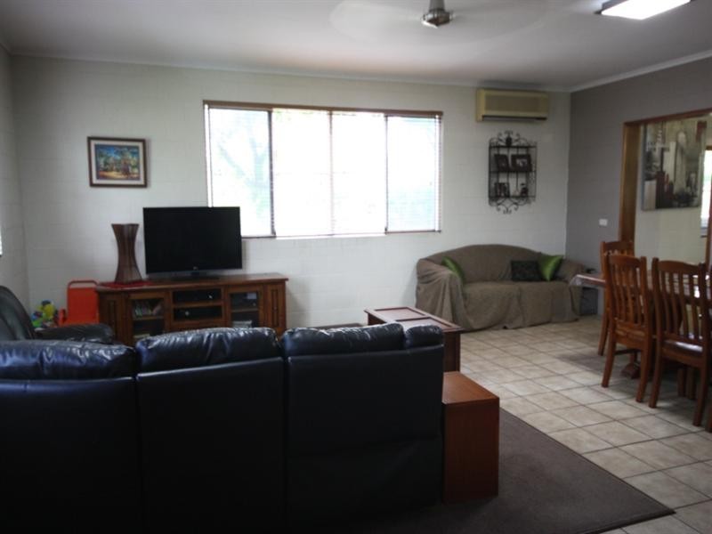 8 Castorina Drive, Mount Kelly QLD 4807