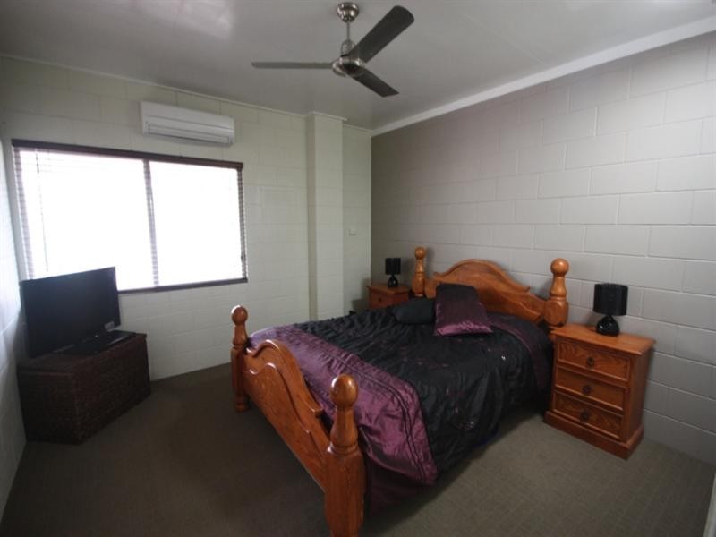 8 Castorina Drive, Mount Kelly QLD 4807