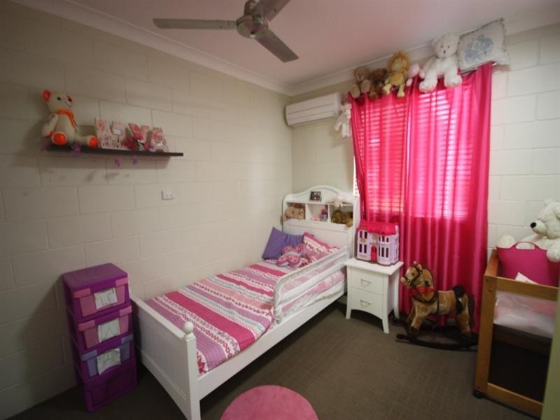 8 Castorina Drive, Mount Kelly QLD 4807