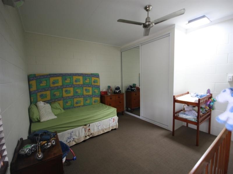 8 Castorina Drive, Mount Kelly QLD 4807